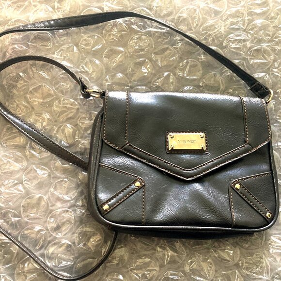 Nine West Crossbody Purse Handbag Small Gray 8 Inches x 6 1/2 inches - Picture 1 of 3